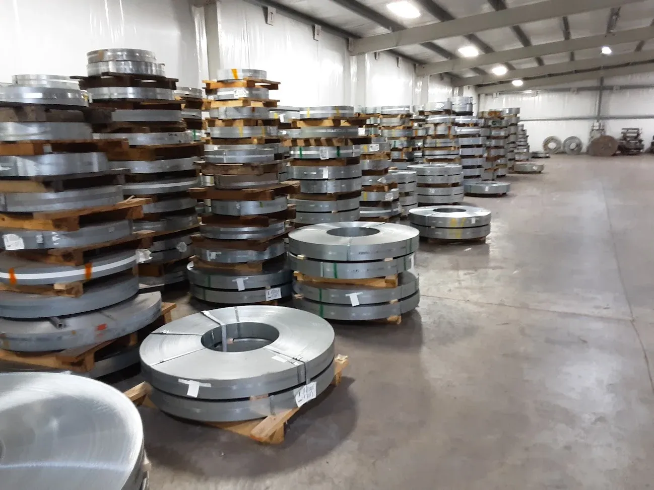 Coil storage aisle